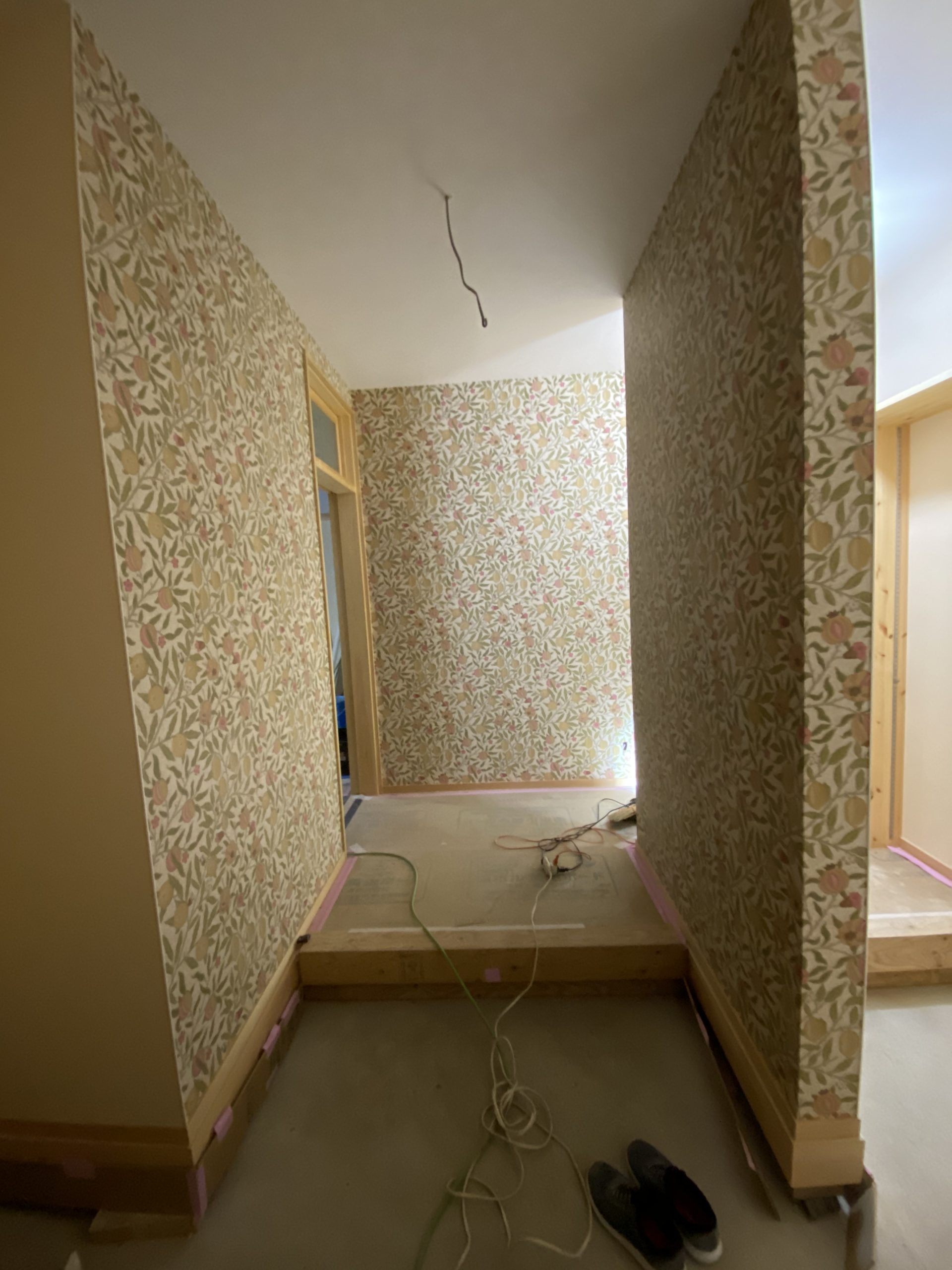 ウィリアムモリス壁紙施工